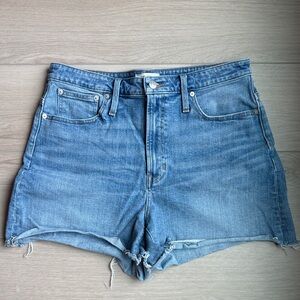 Madewell “The Curvy Perfect Vintage Short” denim shorts, size 31